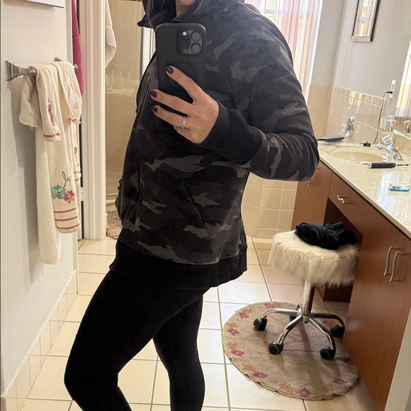 Athleta Triumph full-zip hoodie jacket in a black and gray camouflage print - Picture 4 of 9